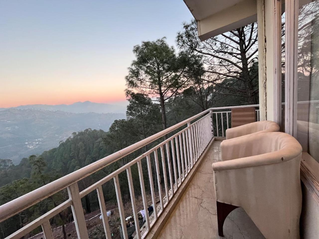 Hotel Tribe View - Away From City Hustle !! Top Rated & Most Awarded Property !! A Peaceful Stay Kasauli Exteriér fotografie
