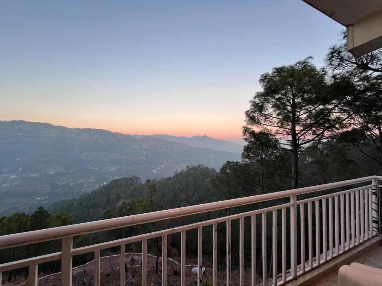 Hotel Tribe View - Away From City Hustle !! Top Rated & Most Awarded Property !! A Peaceful Stay Kasauli Exteriér fotografie